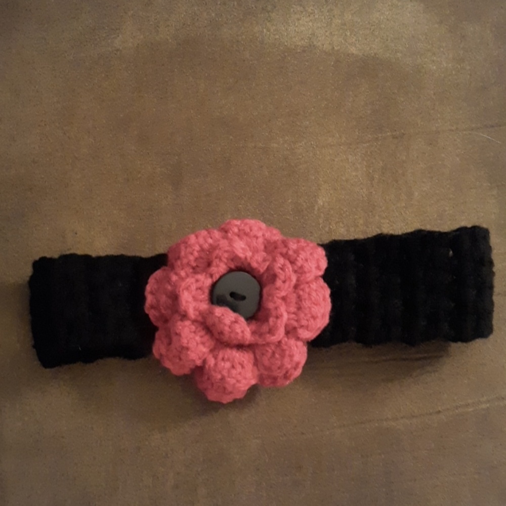 Hand-knitted headband black with hot pink flower